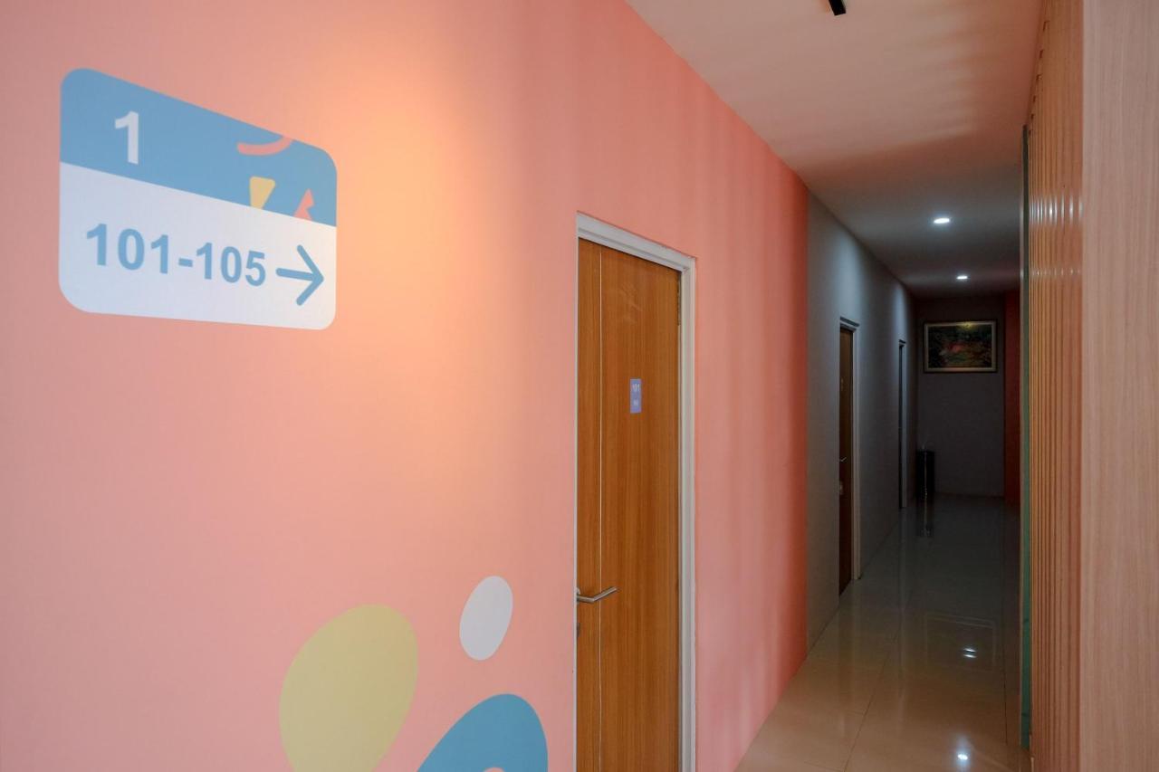 Sans Tiga Putri By Reddoorz Hotel 3*